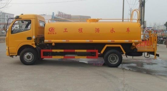 東風多利卡灑水車