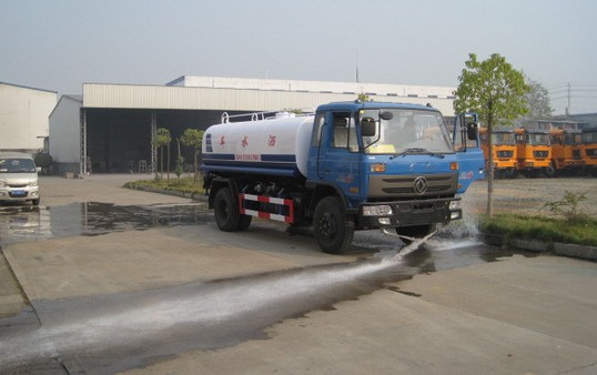 東風(fēng)153<a href=http://m.khfxs.cn/ssc target=_blank class=infotextkey>灑水車</a>測(cè)試圖片