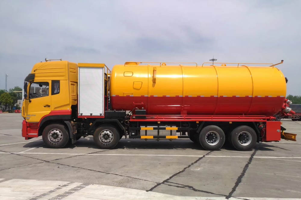 東風(fēng)天龍前四后八國(guó)六清洗吸污車(chē)帶副發(fā)動(dòng)機(jī)圖片2