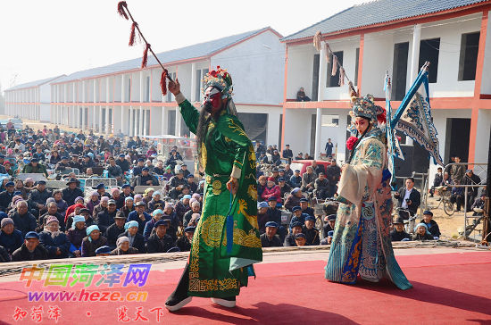 “人大代表號”大型流動<a href=http://m.khfxs.cn/wtc/ target=_blank class=infotextkey>舞臺車</a>駛進李村鎮