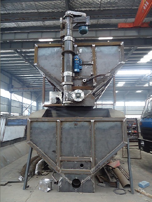 正在生產中的散裝<a href=http://m.khfxs.cn/siliaoche/ target=_blank class=infotextkey>飼料車</a>罐體