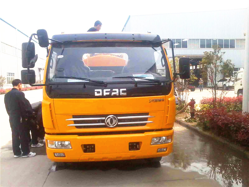 高壓清洗<a href=http://m.khfxs.cn/xifenche/ target=_blank class=infotextkey>吸糞車</a>正面圖